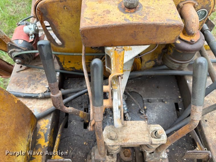 image for item FB7462 Caterpillar RD4 dozer