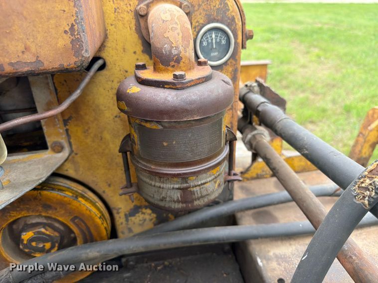 image for item FB7462 Caterpillar RD4 dozer