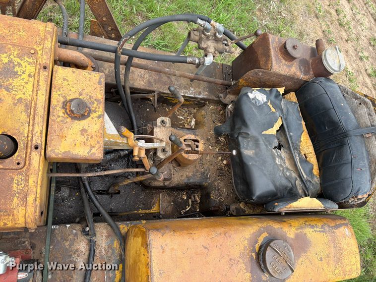 image for item FB7462 Caterpillar RD4 dozer