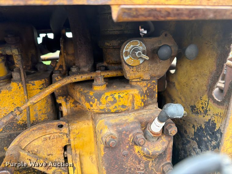 image for item FB7462 Caterpillar RD4 dozer