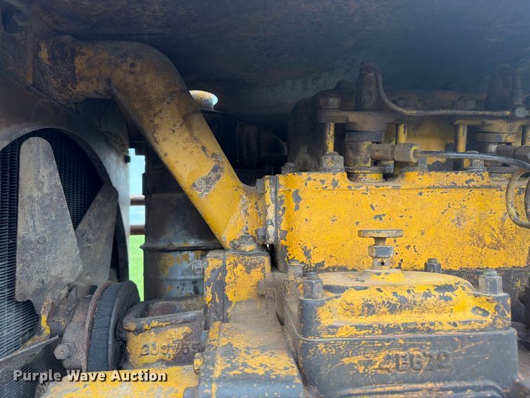 image for item FB7462 Caterpillar RD4 dozer