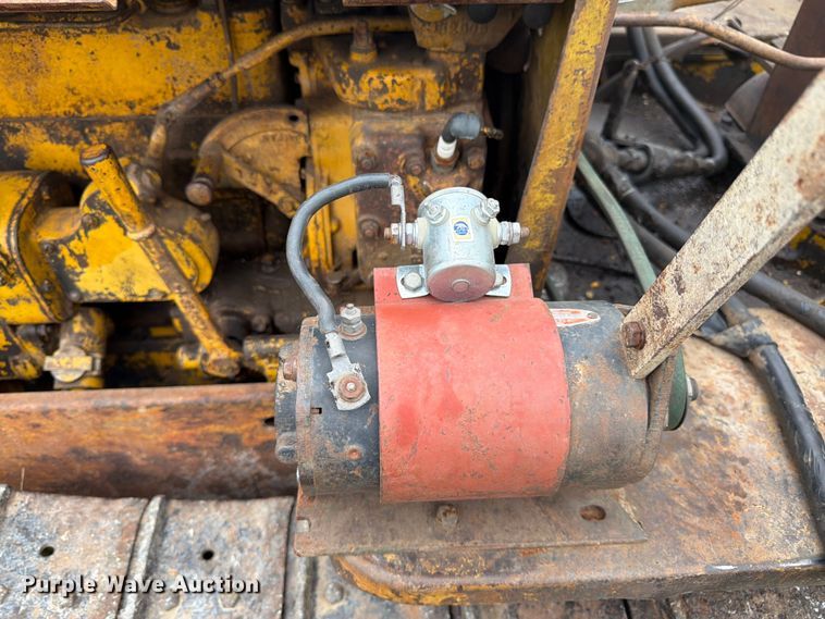 image for item FB7462 Caterpillar RD4 dozer