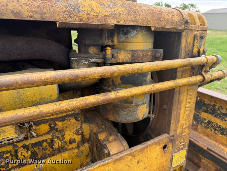 image for item FB7462 Caterpillar RD4 dozer