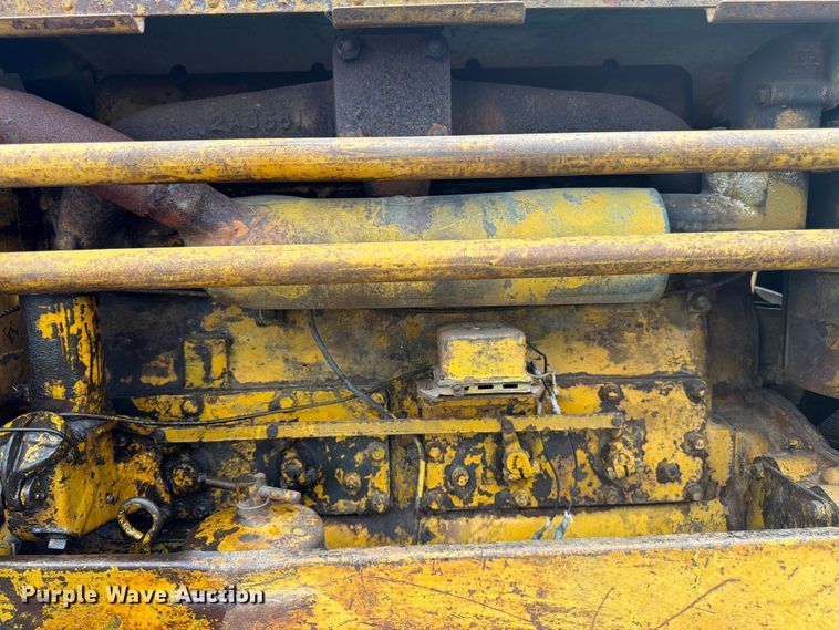 image for item FB7462 Caterpillar RD4 dozer