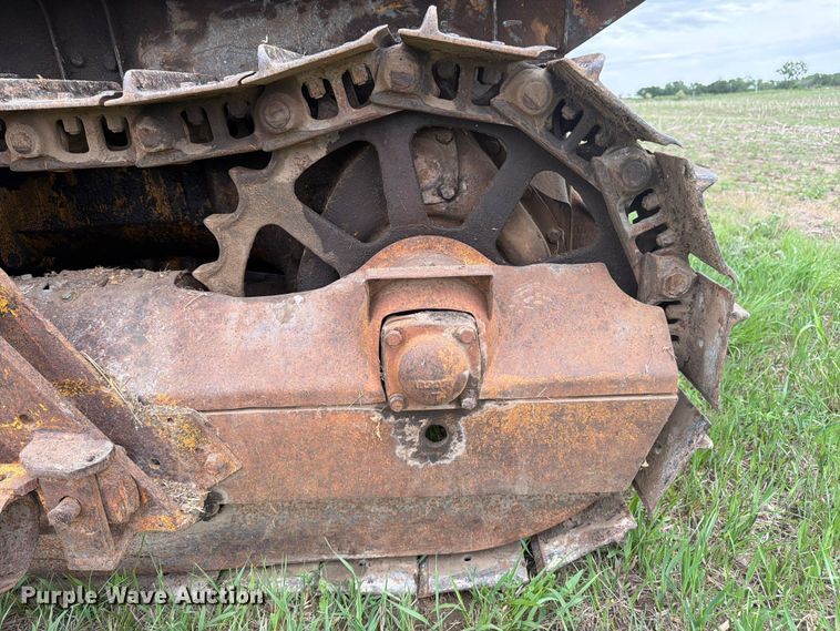 image for item FB7462 Caterpillar RD4 dozer