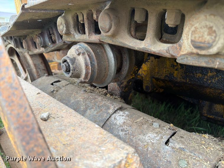 image for item FB7462 Caterpillar RD4 dozer