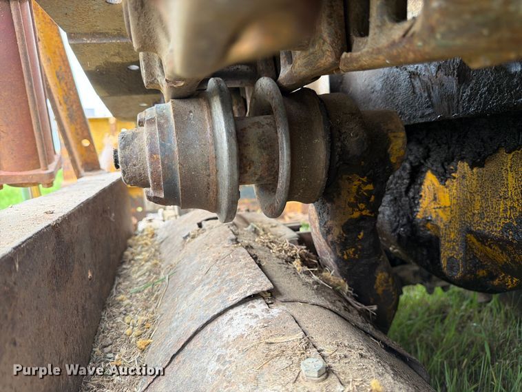 image for item FB7462 Caterpillar RD4 dozer