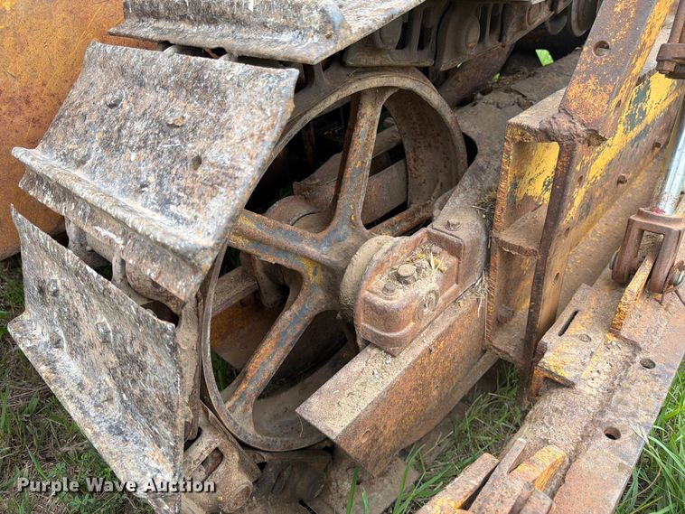 image for item FB7462 Caterpillar RD4 dozer