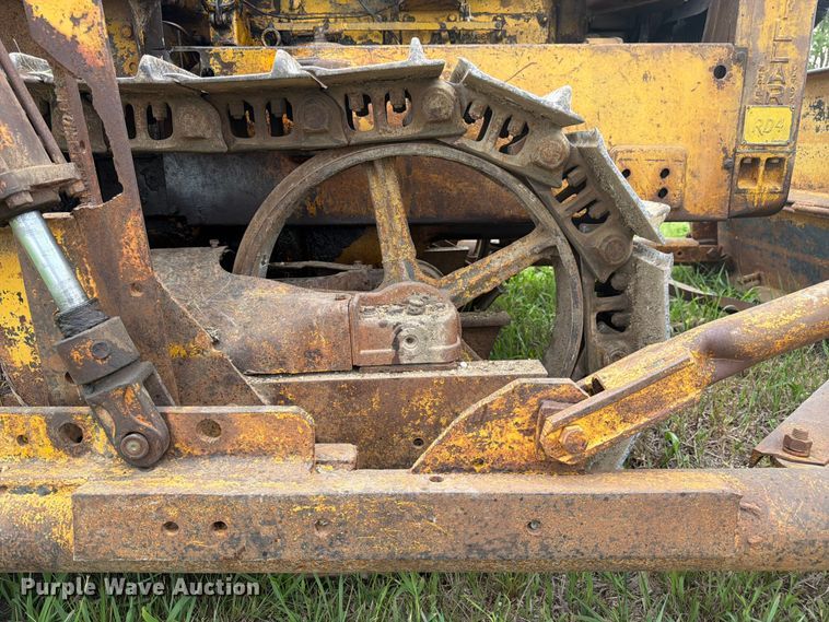 image for item FB7462 Caterpillar RD4 dozer