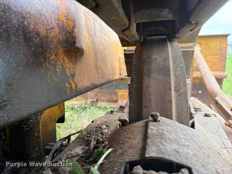 image for item FB7462 Caterpillar RD4 dozer