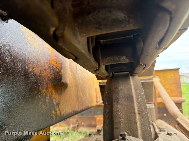 image for item FB7462 Caterpillar RD4 dozer