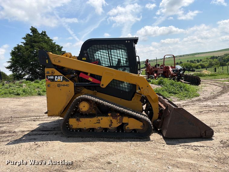 image for item FB7464 2017 Caterpillar 249D tracked skid steer loader