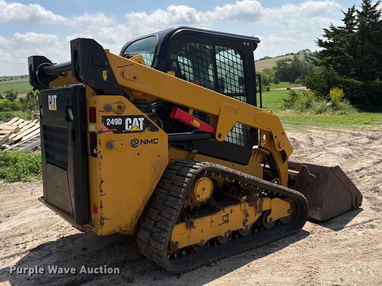 image for item FB7464 2017 Caterpillar 249D tracked skid steer loader