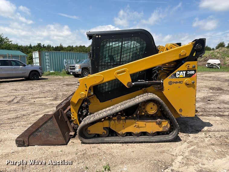 image for item FB7464 2017 Caterpillar 249D tracked skid steer loader