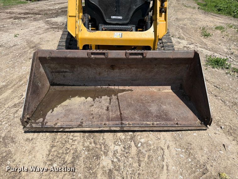 image for item FB7464 2017 Caterpillar 249D tracked skid steer loader