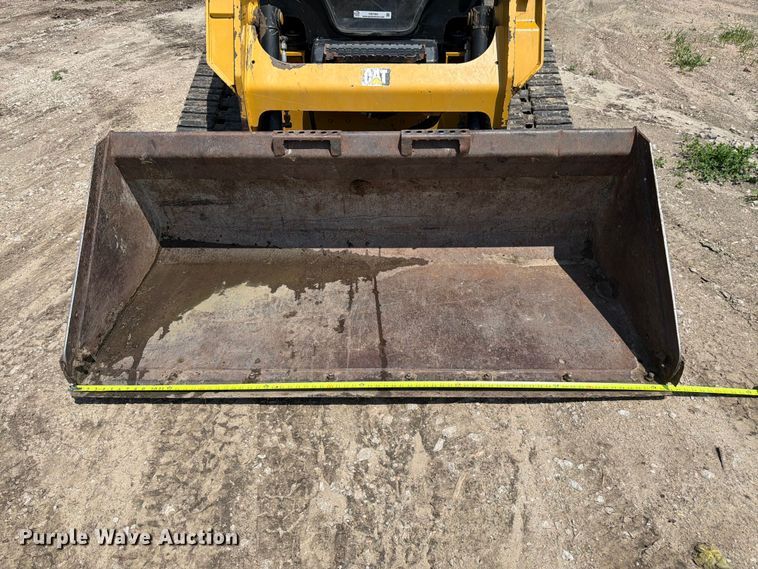 image for item FB7464 2017 Caterpillar 249D tracked skid steer loader
