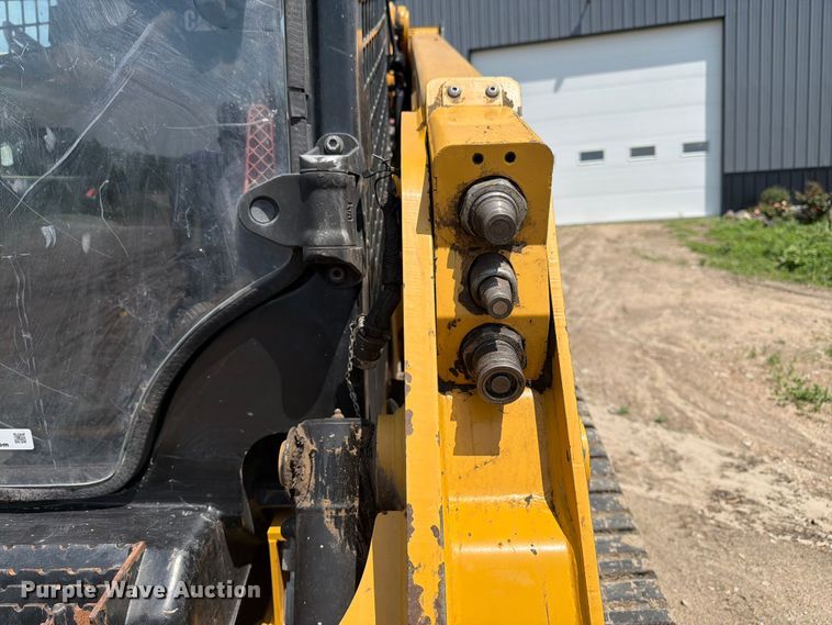 image for item FB7464 2017 Caterpillar 249D tracked skid steer loader