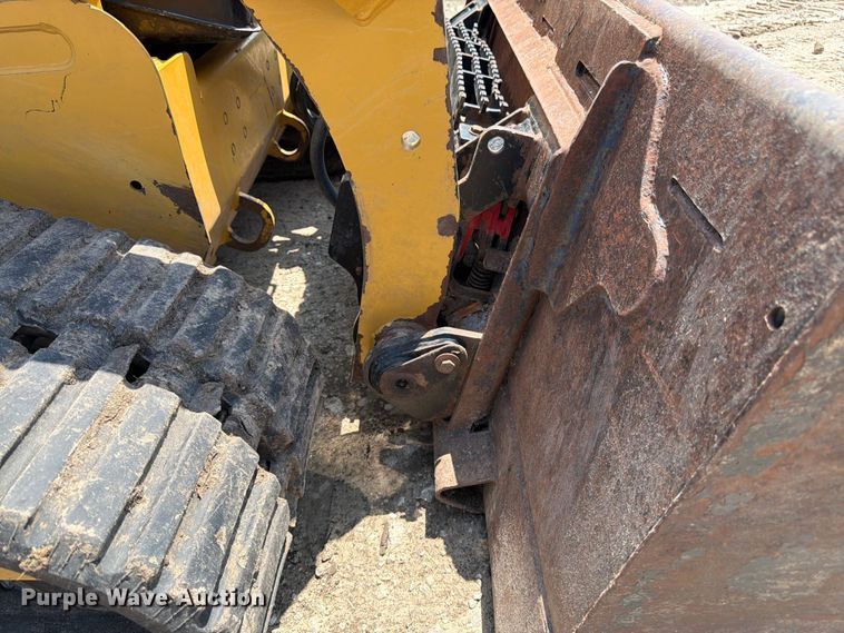 image for item FB7464 2017 Caterpillar 249D tracked skid steer loader