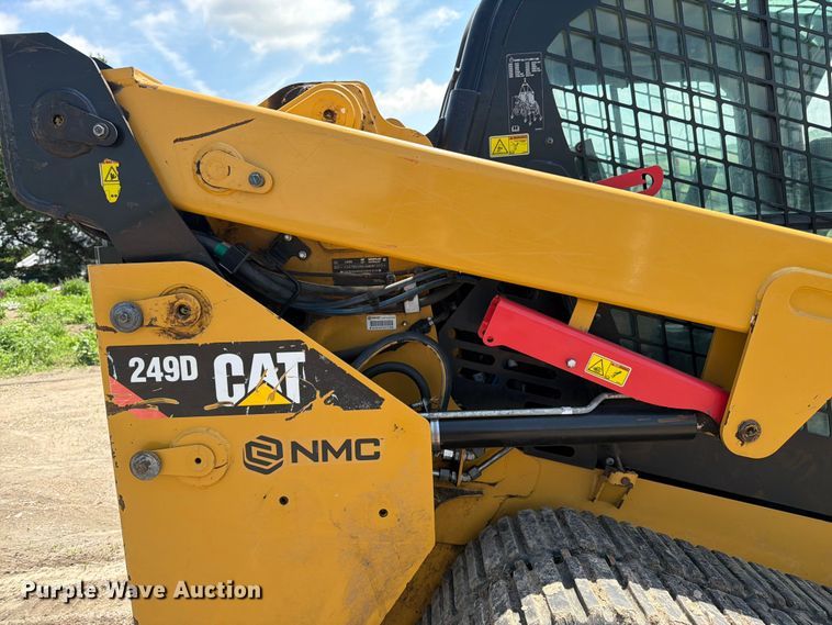 image for item FB7464 2017 Caterpillar 249D tracked skid steer loader