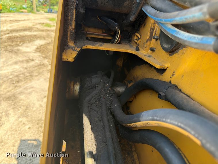 image for item FB7464 2017 Caterpillar 249D tracked skid steer loader