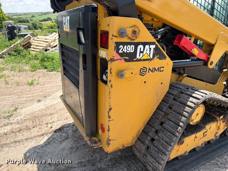 image for item FB7464 2017 Caterpillar 249D tracked skid steer loader