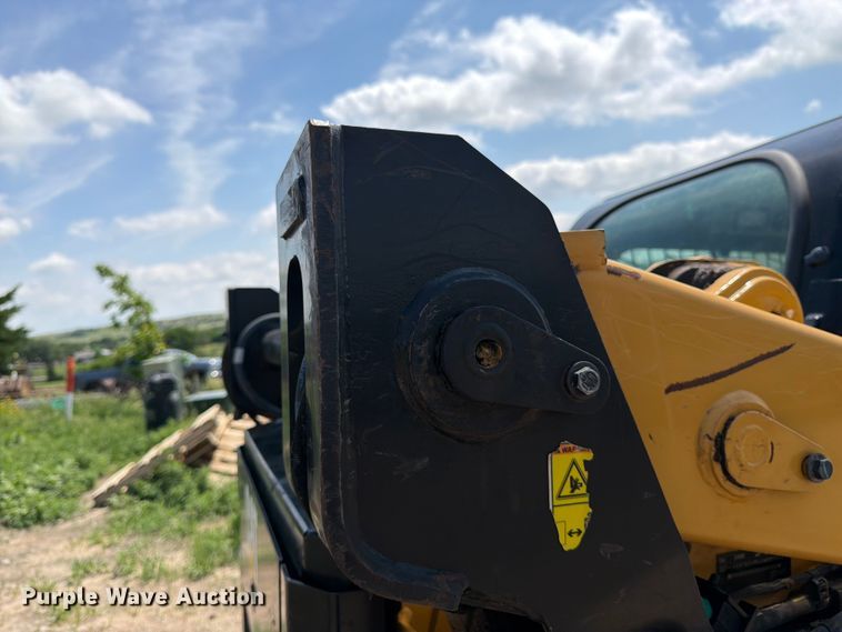 image for item FB7464 2017 Caterpillar 249D tracked skid steer loader
