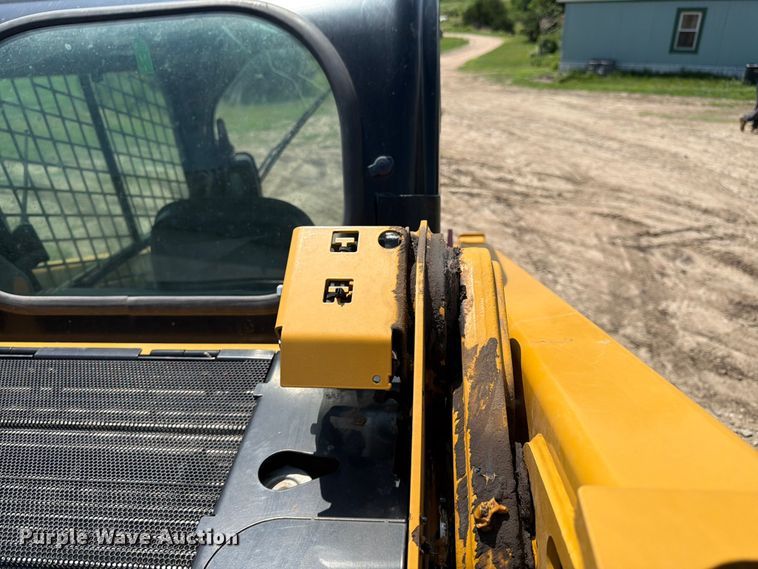 image for item FB7464 2017 Caterpillar 249D tracked skid steer loader