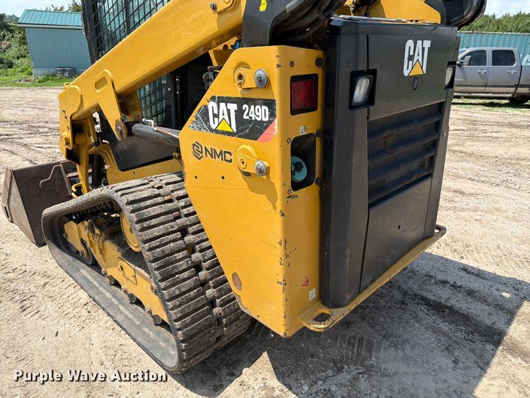 image for item FB7464 2017 Caterpillar 249D tracked skid steer loader
