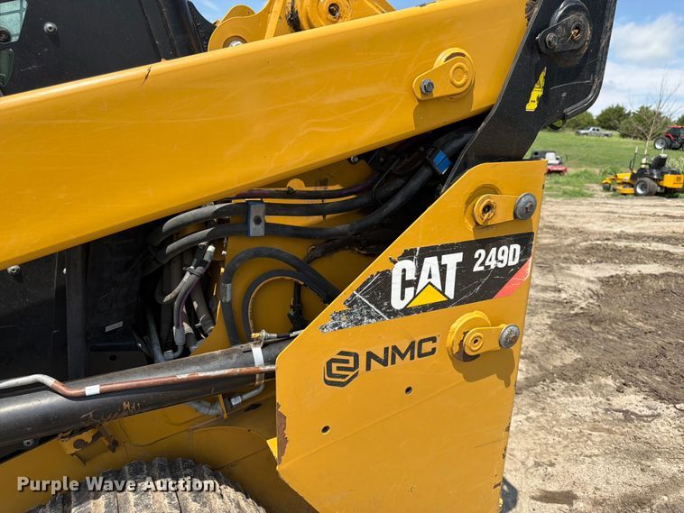 image for item FB7464 2017 Caterpillar 249D tracked skid steer loader
