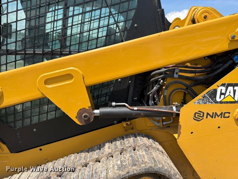 image for item FB7464 2017 Caterpillar 249D tracked skid steer loader