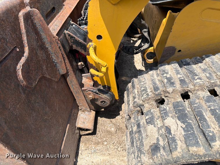 image for item FB7464 2017 Caterpillar 249D tracked skid steer loader