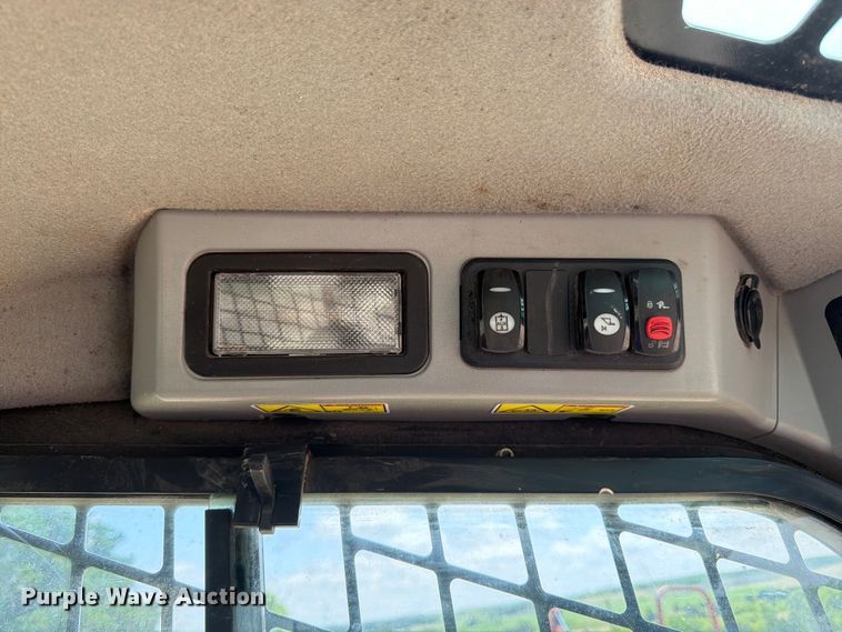 image for item FB7464 2017 Caterpillar 249D tracked skid steer loader