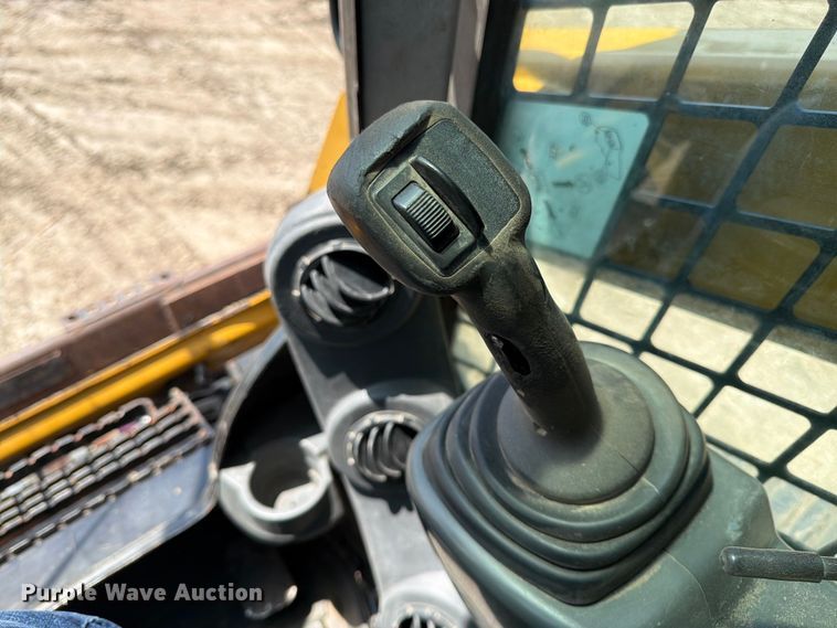 image for item FB7464 2017 Caterpillar 249D tracked skid steer loader