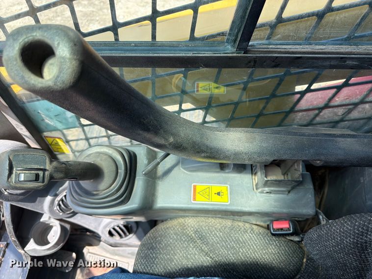 image for item FB7464 2017 Caterpillar 249D tracked skid steer loader