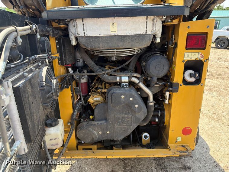 image for item FB7464 2017 Caterpillar 249D tracked skid steer loader
