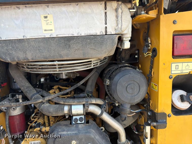 image for item FB7464 2017 Caterpillar 249D tracked skid steer loader