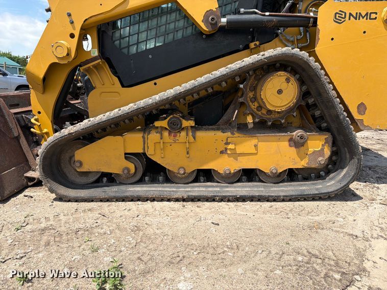image for item FB7464 2017 Caterpillar 249D tracked skid steer loader