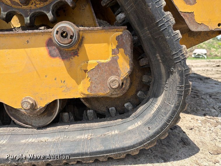 image for item FB7464 2017 Caterpillar 249D tracked skid steer loader