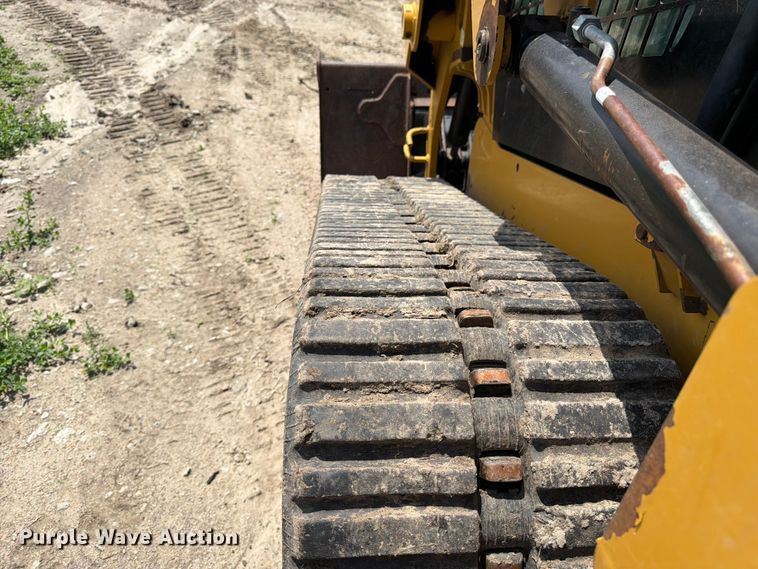 image for item FB7464 2017 Caterpillar 249D tracked skid steer loader