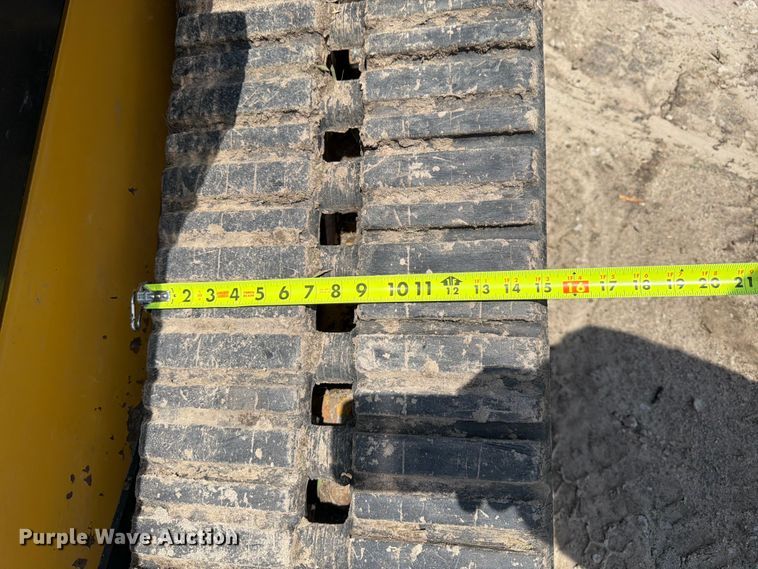 image for item FB7464 2017 Caterpillar 249D tracked skid steer loader