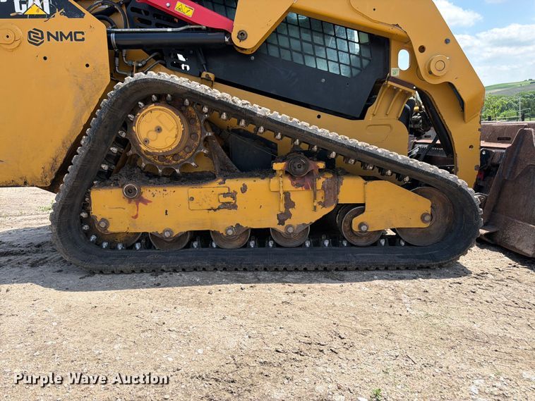 image for item FB7464 2017 Caterpillar 249D tracked skid steer loader