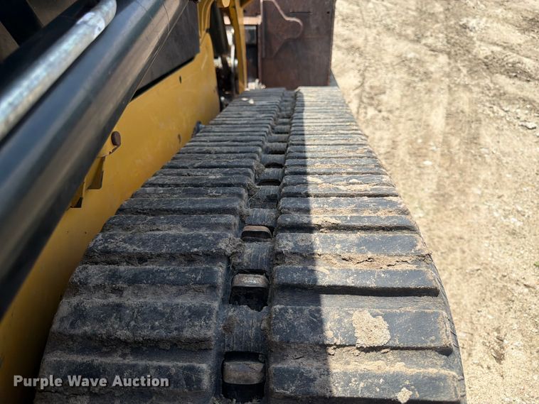 image for item FB7464 2017 Caterpillar 249D tracked skid steer loader