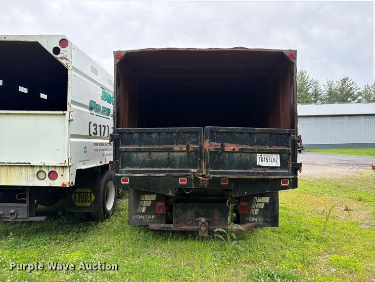 image for item FB8172 2001 Ford F550 Super Duty chipper truck
