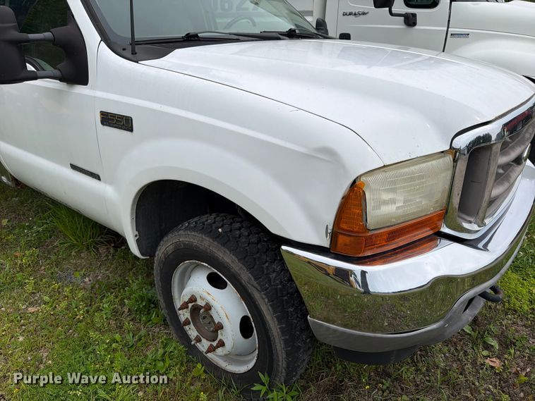 image for item FB8172 2001 Ford F550 Super Duty chipper truck