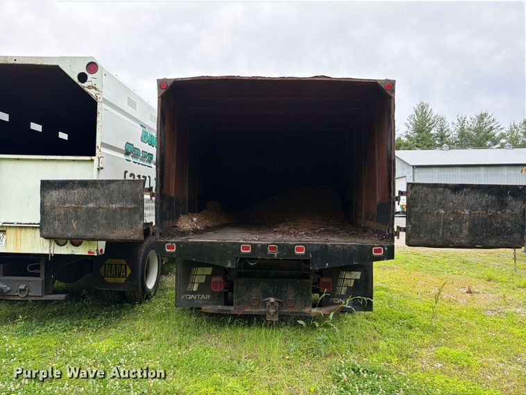 image for item FB8172 2001 Ford F550 Super Duty chipper truck
