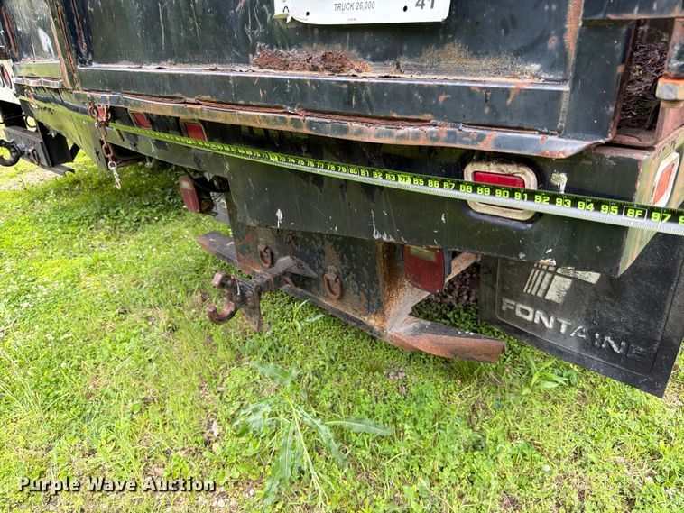 image for item FB8172 2001 Ford F550 Super Duty chipper truck