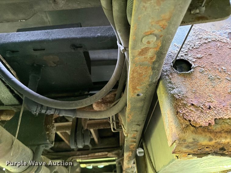 image for item FB8172 2001 Ford F550 Super Duty chipper truck