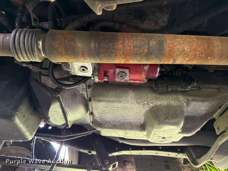 image for item FB8172 2001 Ford F550 Super Duty chipper truck