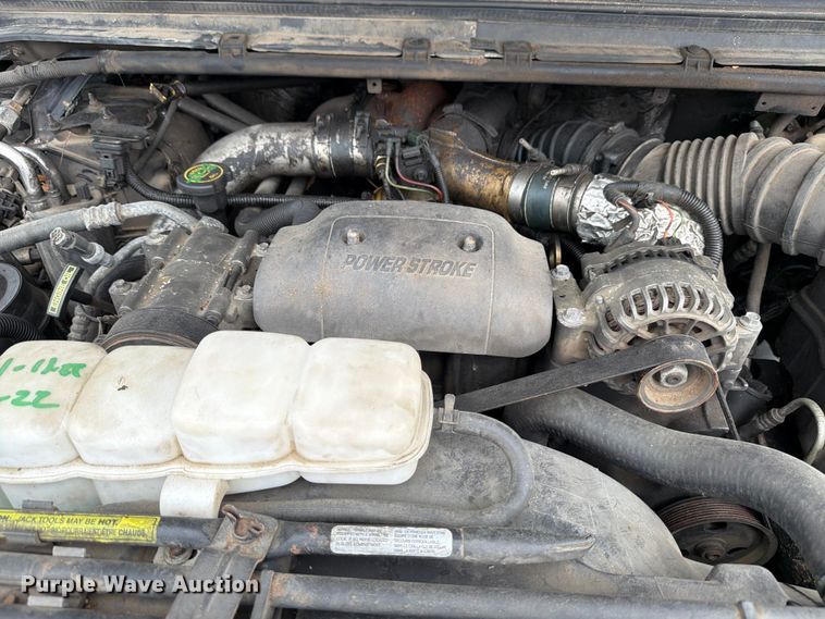 image for item FB8172 2001 Ford F550 Super Duty chipper truck