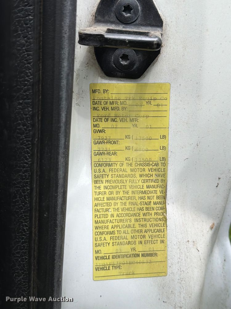 image for item FB8172 2001 Ford F550 Super Duty chipper truck